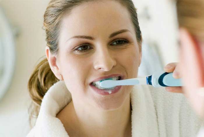 avoid this common toothpaste ingredient to preserve gut health